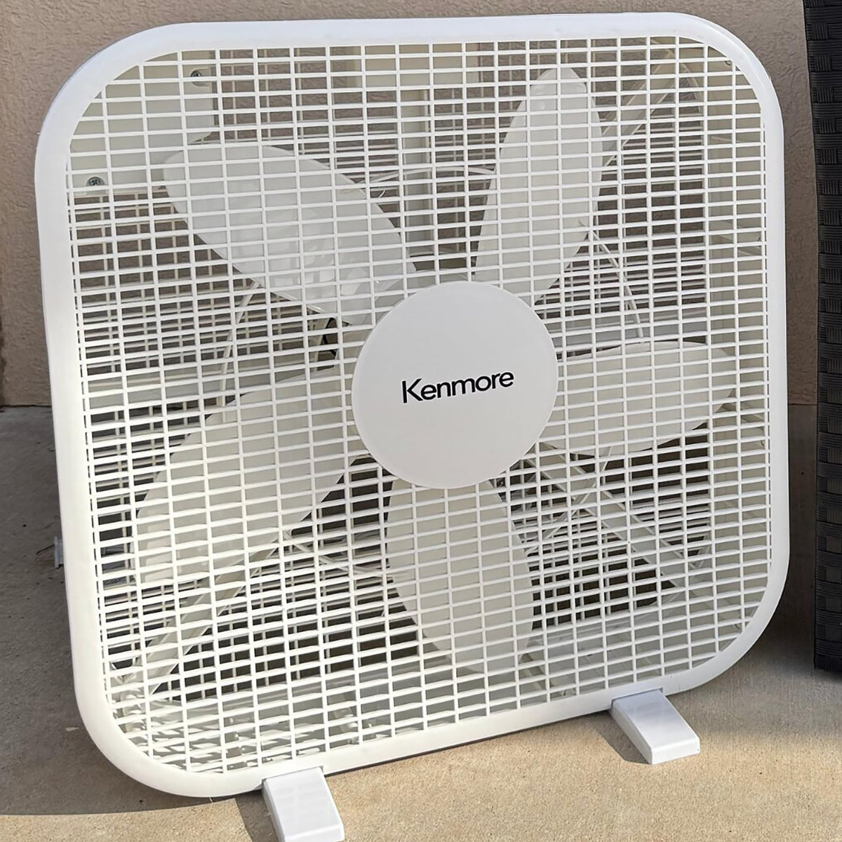 20" White 3 Speed Box Fan Q332148